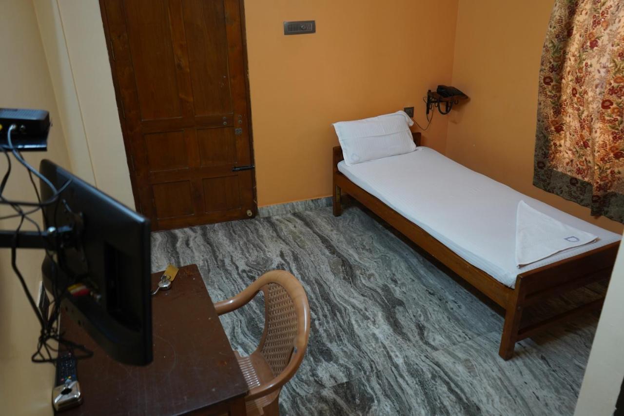 Sangeetha Tourist Home تريفِندرم المظهر الخارجي الصورة