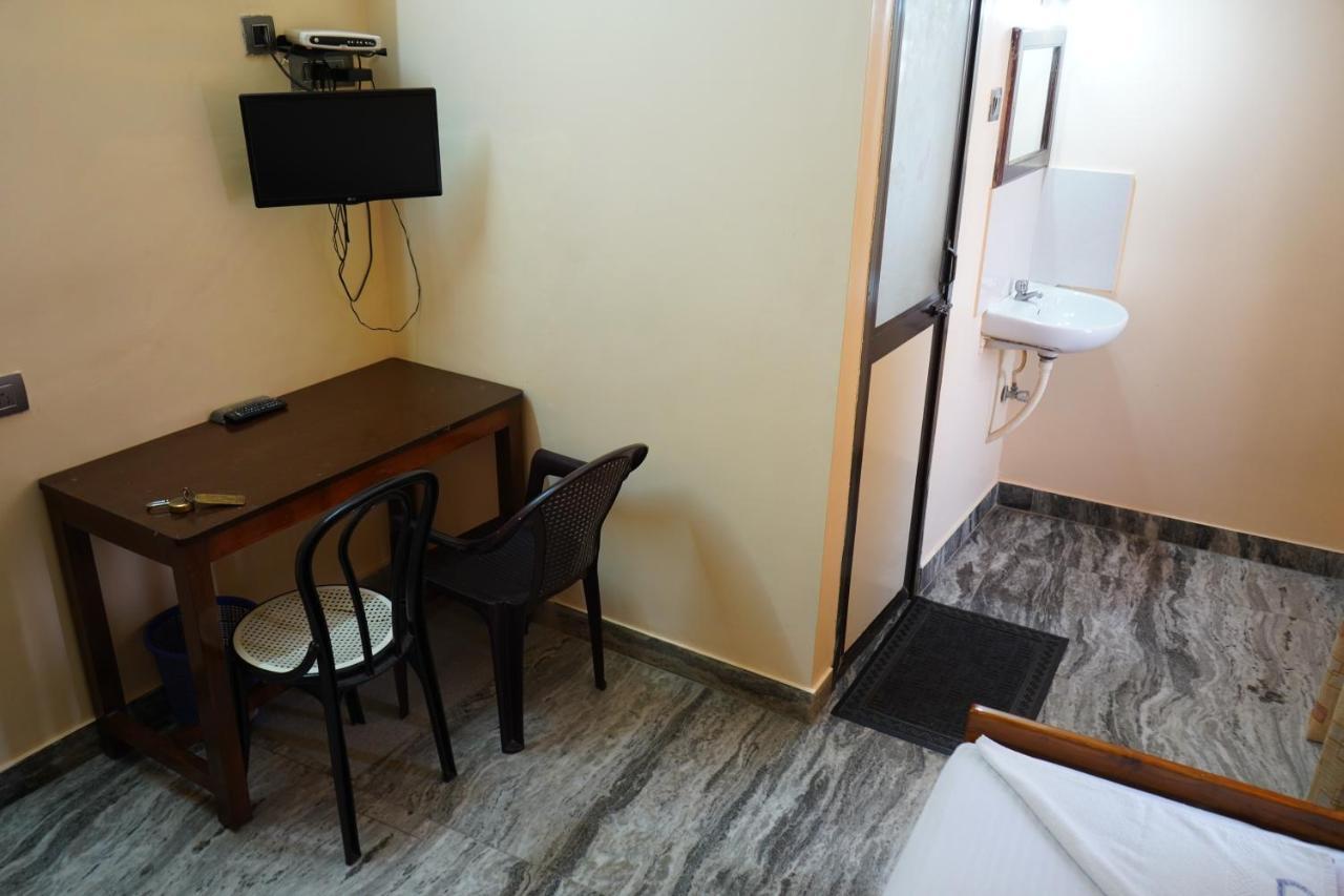 Sangeetha Tourist Home تريفِندرم المظهر الخارجي الصورة