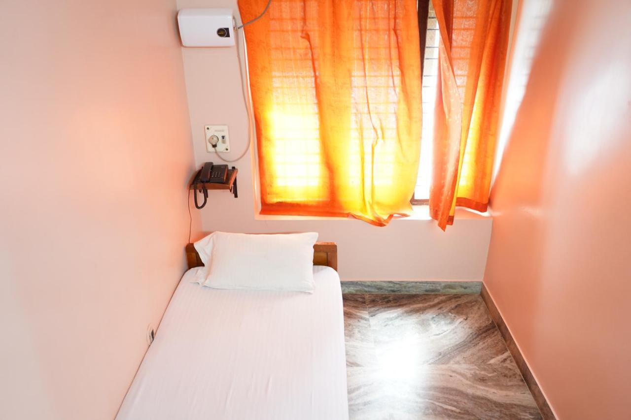 Sangeetha Tourist Home تريفِندرم المظهر الخارجي الصورة